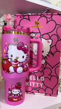 Cargar imagen en el visor de la galería, Vaso Térmico Hello Kitty fresa 40 oz –
