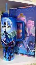 Cargar imagen en el visor de la galería, Stanley Huntrix Special Edition Glow in the Dark 40 oz 💙🌙
